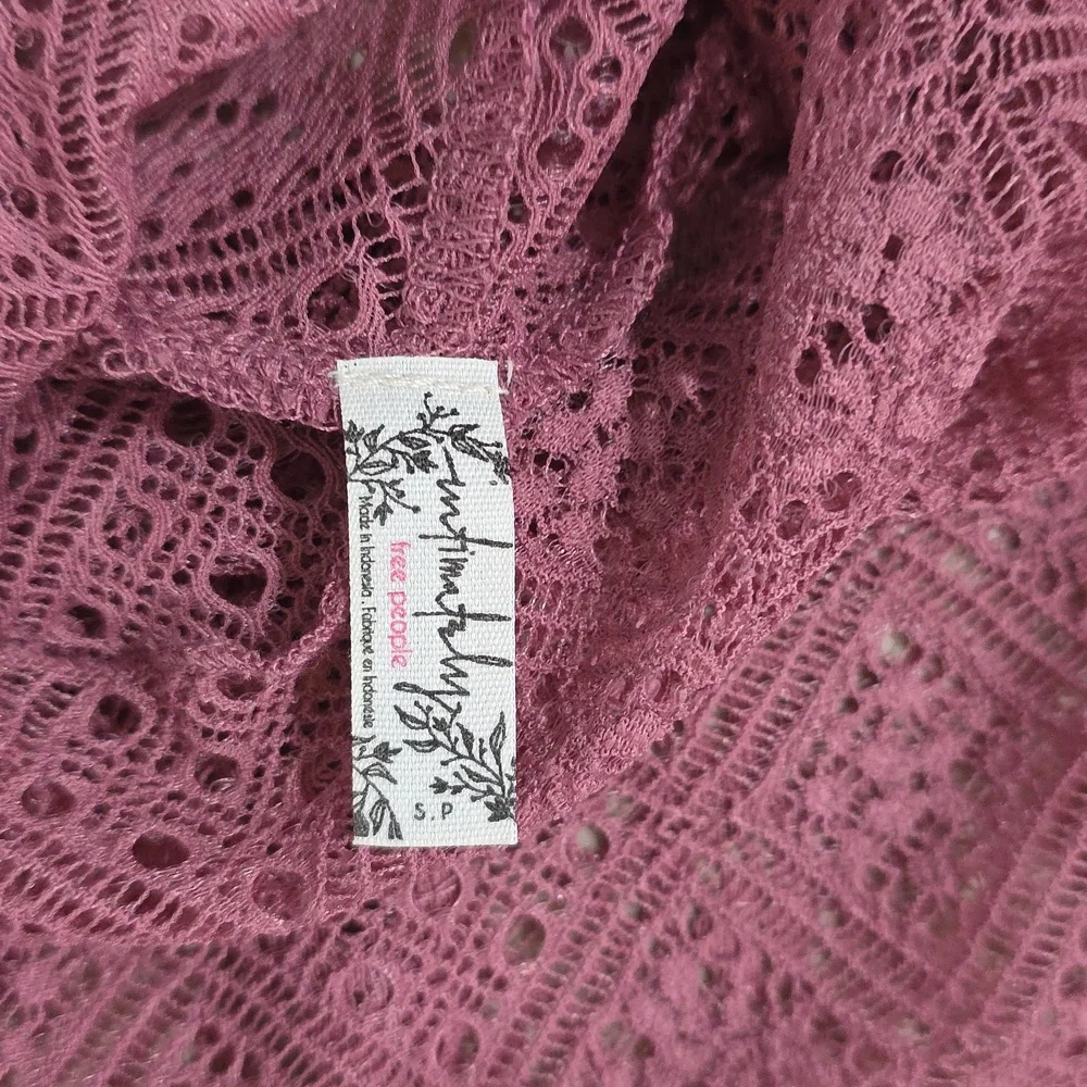 Elegant Lace Long Sleeve Stretchy Top in Mauve